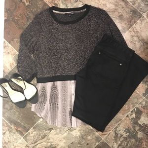 ⭐️ NWT black and grey sweater Tahari